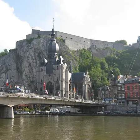 Dom wakacyjny Namur Mansion By The Meus Hastiere-par-dela